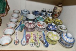 A GROUP OF LATE 19TH AND 20TH CENTURY VASES, BOWLS, COVERS, LADLES AND TEA / SAKI BOWLS, including a