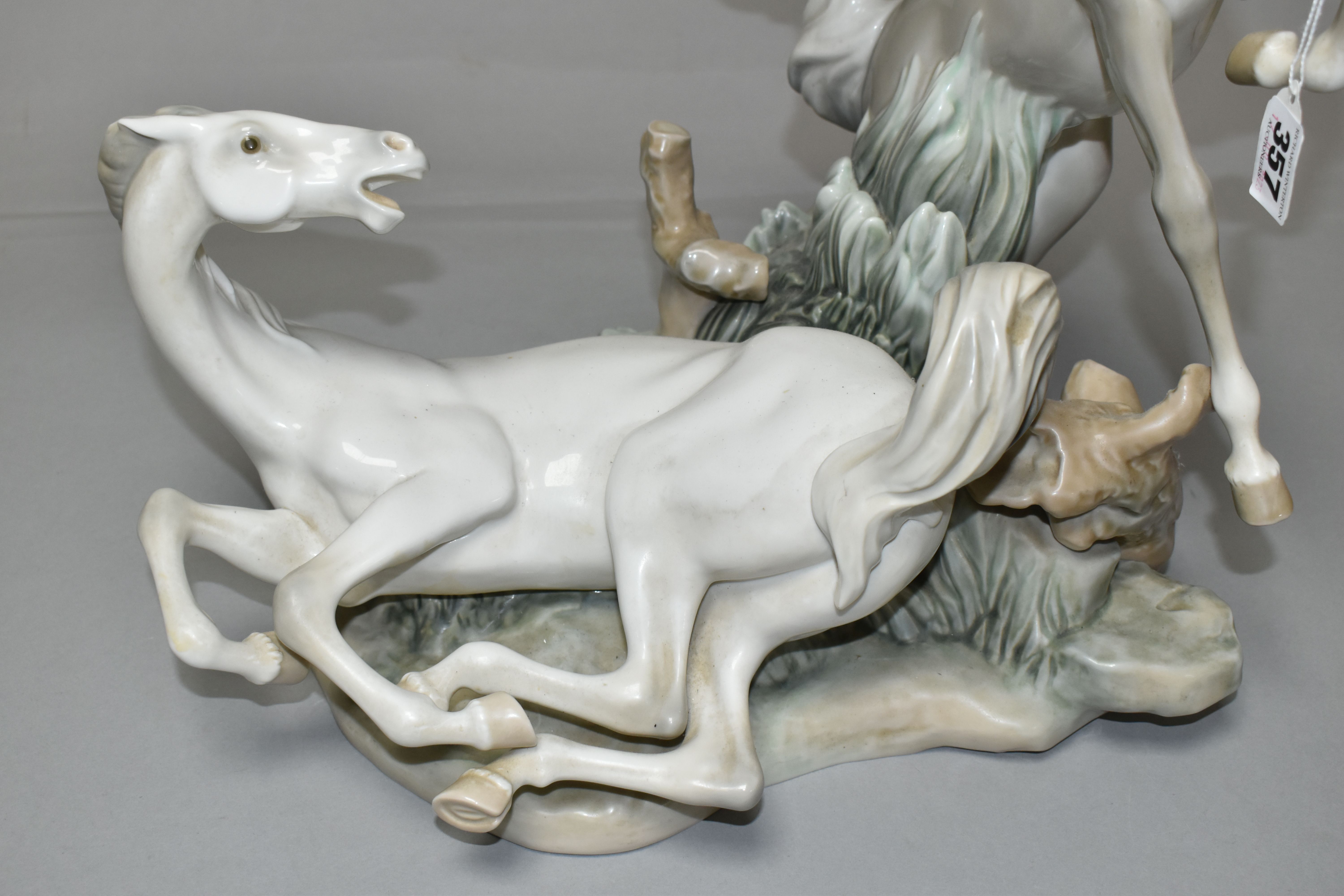 A LLADRO 'GROUP OF HORSES' FIGURINE, 1022 design by Fulgencio Garcia 1969-2005, height 37cm (1) ( - Image 3 of 10