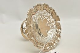 AN EDWARD VII SILVER BONBON DISH, circular form with pierced detail floral and acanthus detail, a