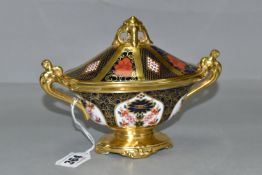 A ROYAL CROWN DERBY IMARI PATTERN 1128 GOLD BAND COVERED URN, height 13cm (1) (Condition Report: