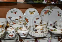 TWENTY ONE PIECES OF ROYAL WORCESTER EVESHAM DINNER WARES, comprising a tureen, two flan dishes, a