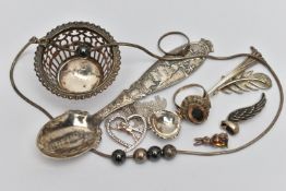 A SMALL PARCEL OF SILVER AND WHITE METAL, to include an Edwardian silver circular salt lacking