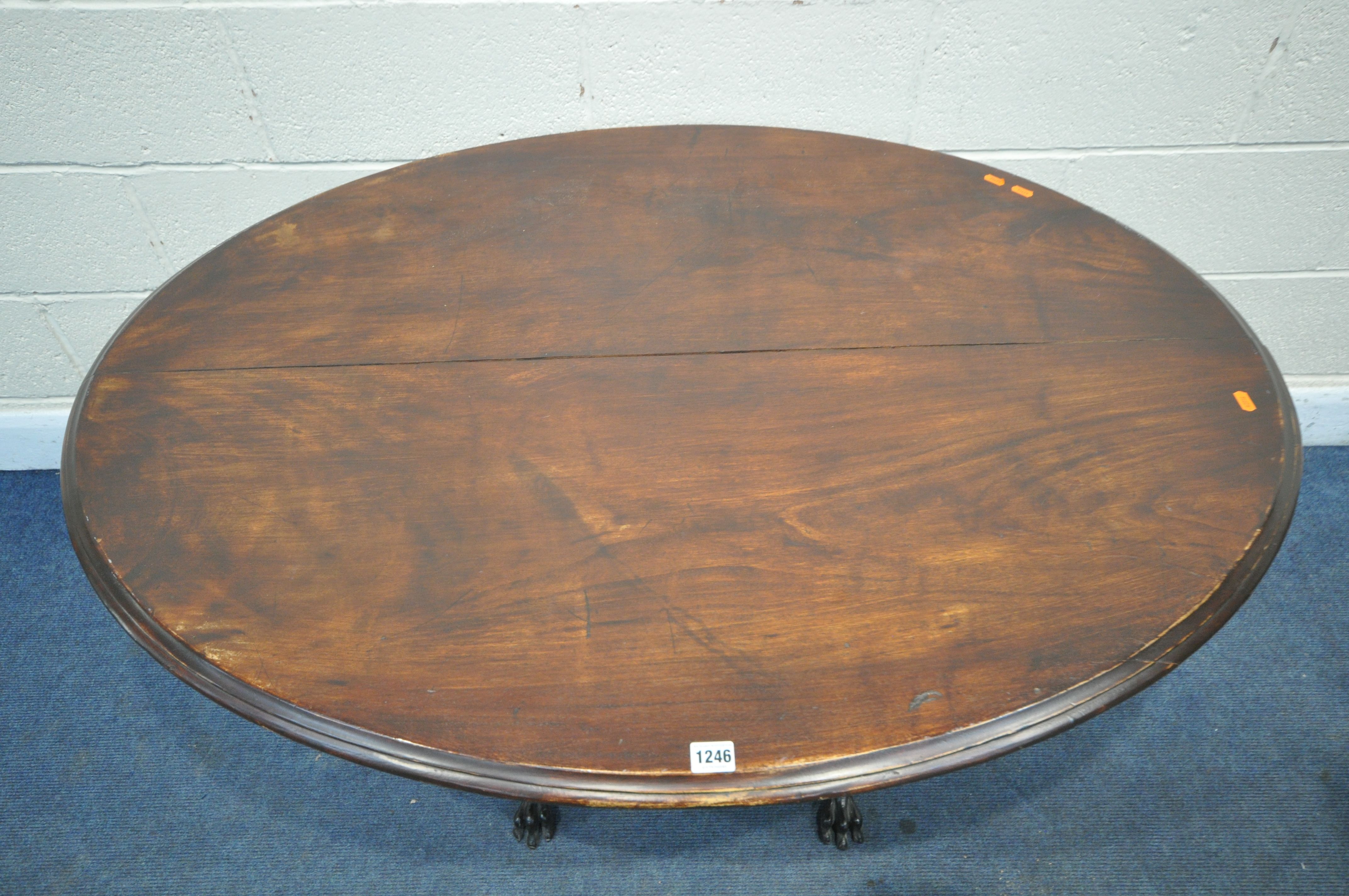 A LATE 19TH/EARLY 20TH CENTURY OVAL CENTRE TABLE, the mahogany top on an ebonised base, with - Image 2 of 5