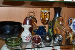 A GROUP OF DECORATIVE GLASSWARES, to include a green Whitefriars bowl with controlled bubbles, a