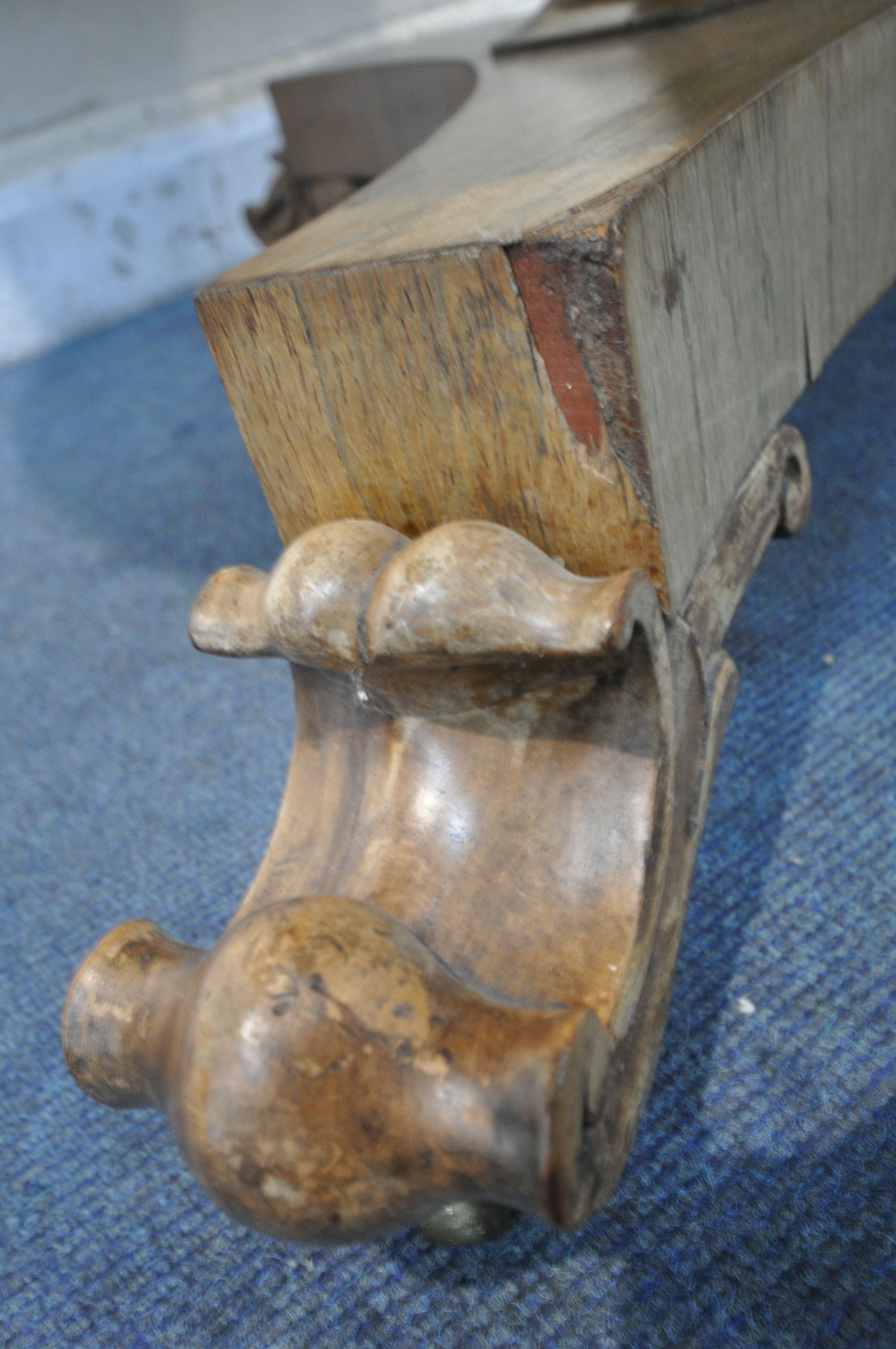 A 19TH CENTURY ROSEWOOD TILT TOP CIRCULAR BREAKFAST TABLE, on a bulbous column and triform base, - Image 5 of 5