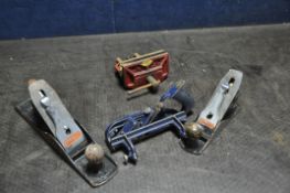 A STANLEY No5 1/2, A STANLEY No4 WOODPLANES, a Record No778 rebate plane and a woodworking vice (4)
