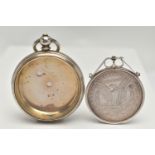 AN OPEN FACE POCKET WATCH CASE AND A MOUNTED COMMEMORATIVE COIN, white metal key wound pocket