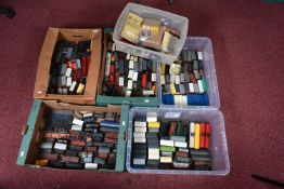 A COLLECTION OF MAINLY UNBOXED AND ASSORTED OO GAUGE FREIGHT ROLLING STOCK, various manufacturers,