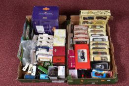 A QUANTITY OF ASSORTED BOXED AND UNBOXED DIECAST MODELS OF TRACTION ENGINES, SHOWMANS ENGINES AND
