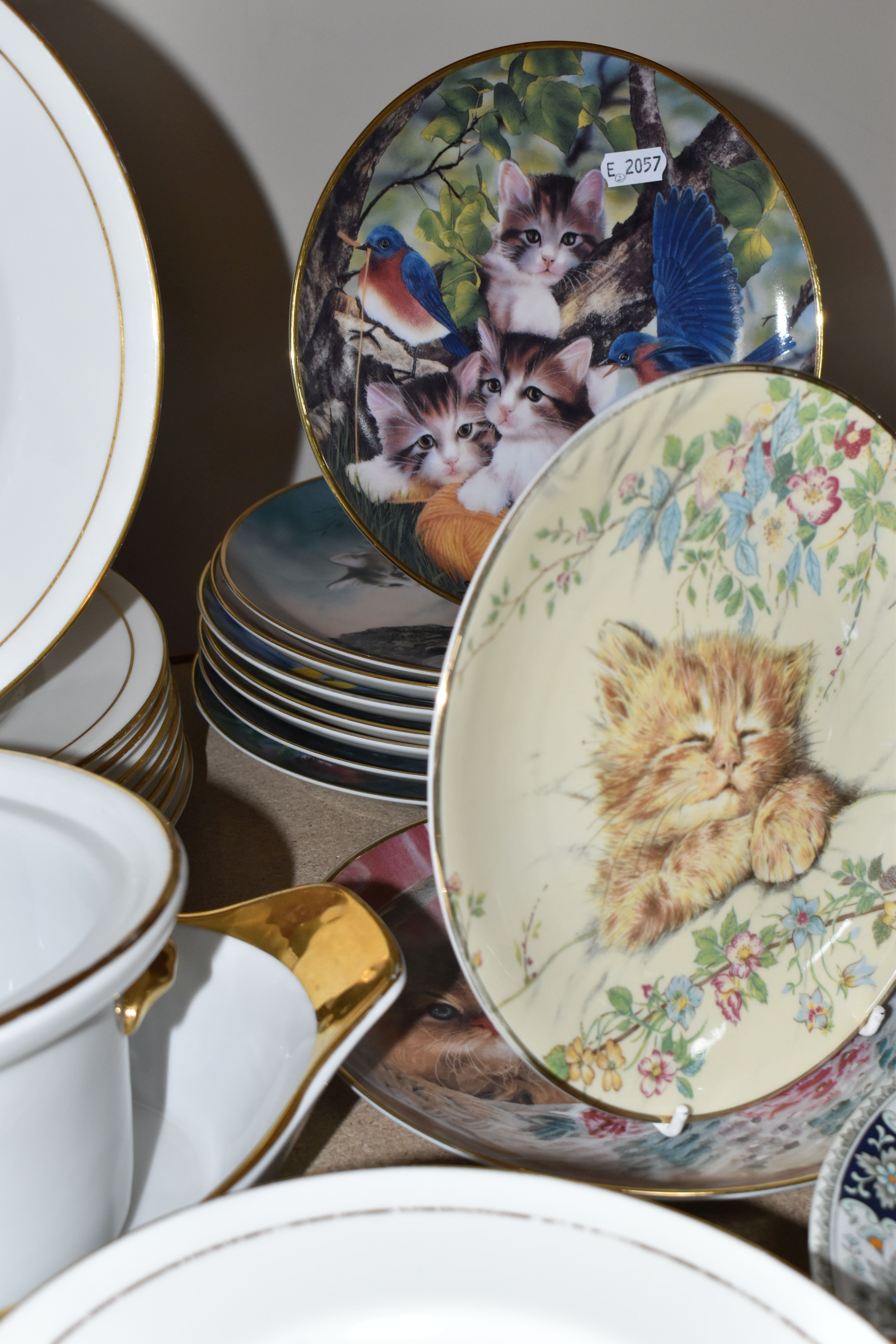 A QUANTITY OF ROYAL WORCESTER 'CONTESSA' DINNERWARE, comprising large meat plate, eight dinner - Image 8 of 8