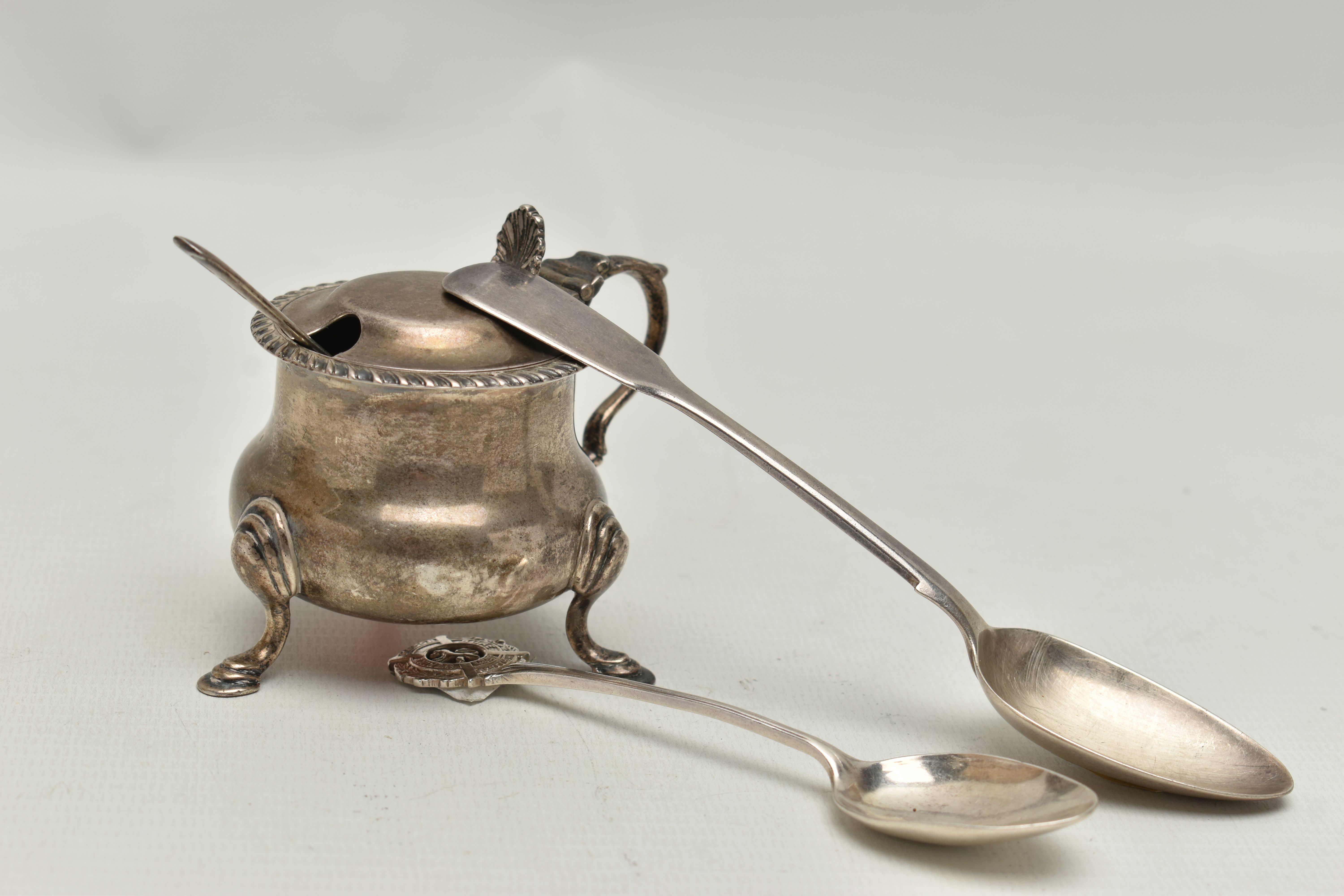 A LATE VICTORIAN SILVER MUSTARD POT AND TWO SILVER TEASPOONS, the silver mustard pot with three