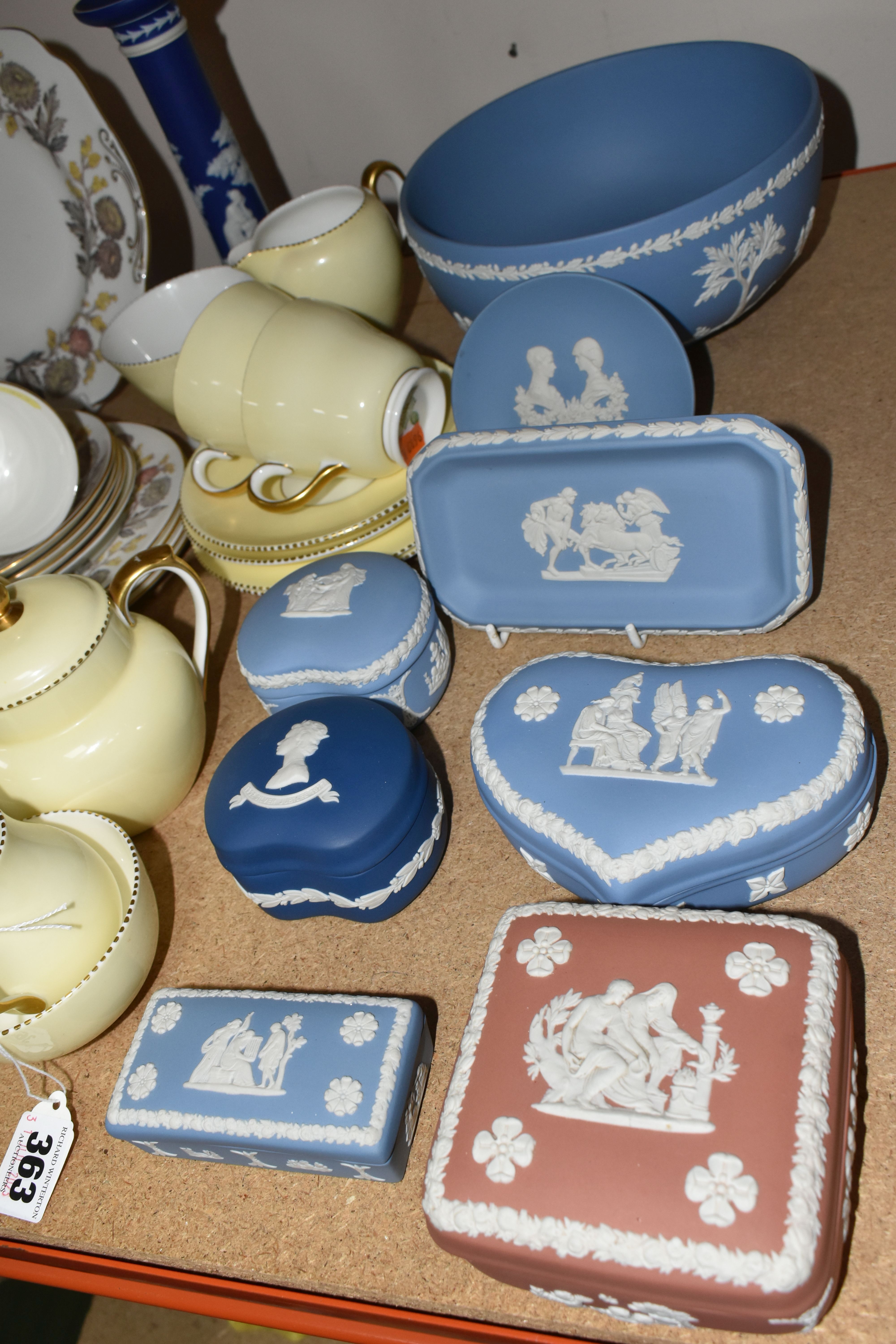 A GROUP OF WEDGWOOD TEA WARE AND BLUE JASPERWARE, comprising a 'Lichfield' pattern W4156 tea set - Image 5 of 6