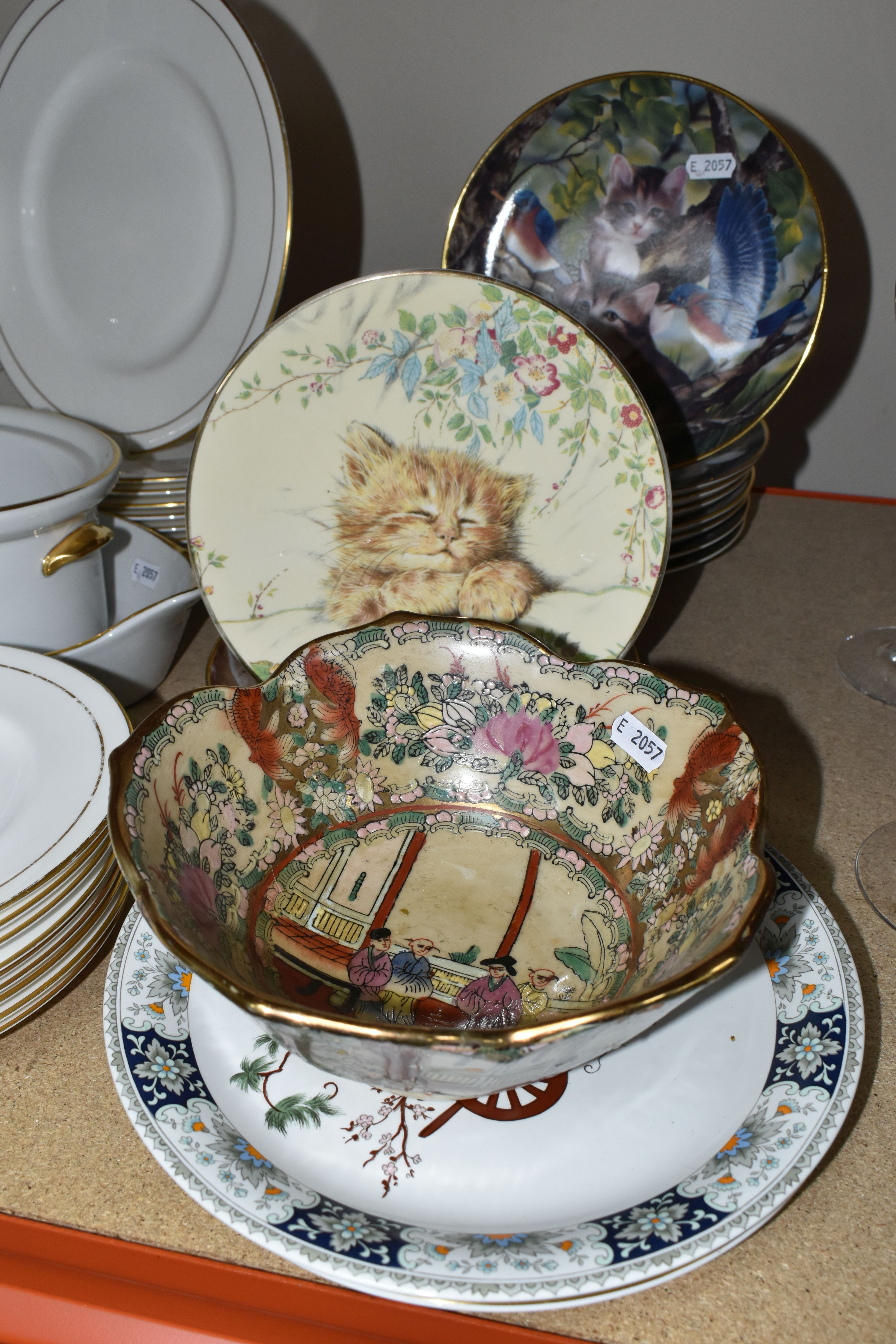 A QUANTITY OF ROYAL WORCESTER 'CONTESSA' DINNERWARE, comprising large meat plate, eight dinner - Image 7 of 8