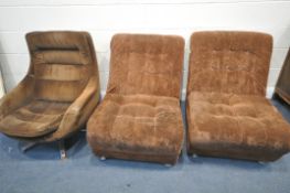 AN MID-CENTURY ARNE JACOBSEN STYLE SWIVEL EGG CHAIR, along with a pair of mid-century brown buttoned