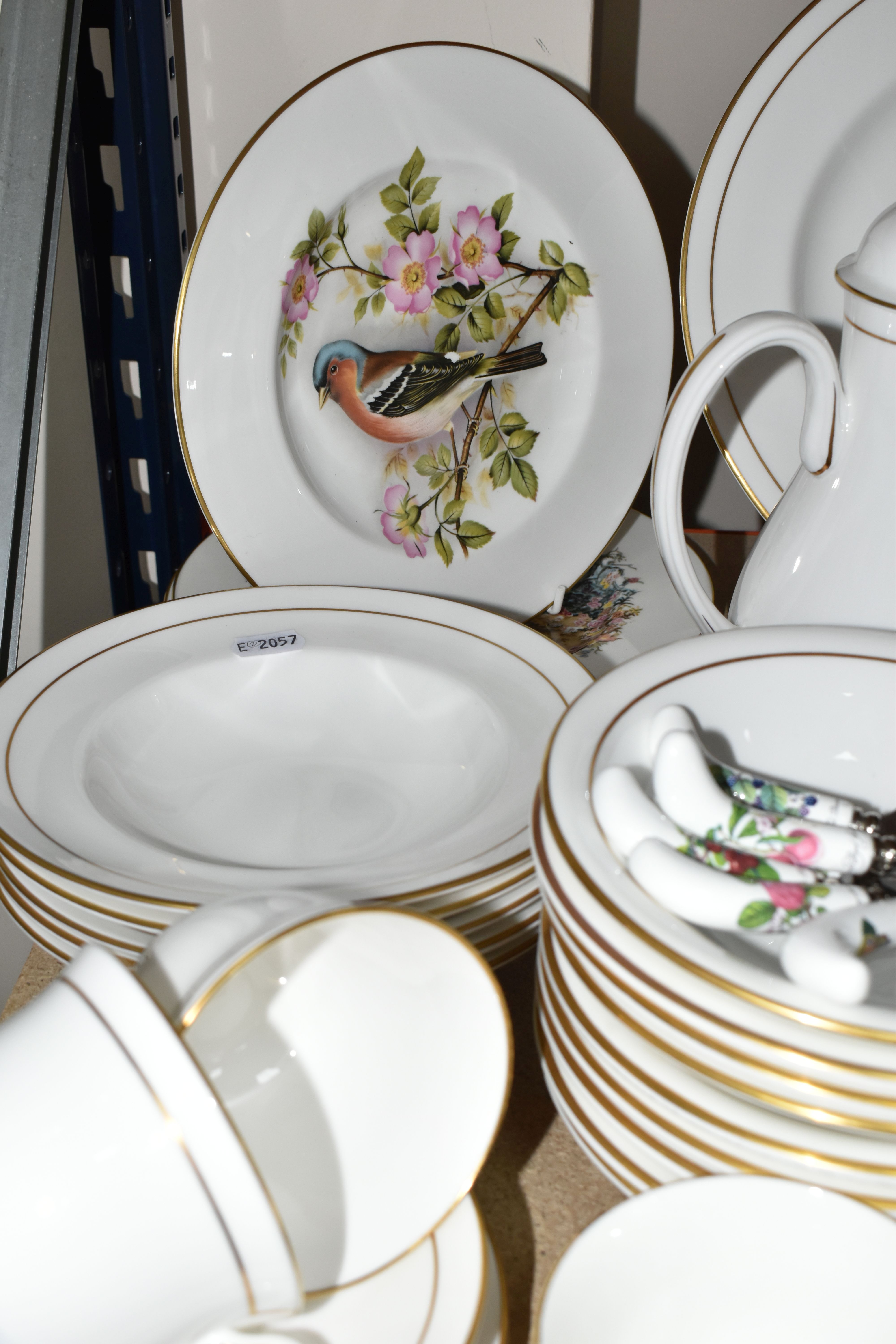 A QUANTITY OF ROYAL WORCESTER 'CONTESSA' DINNERWARE, comprising large meat plate, eight dinner - Image 3 of 8