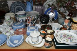 A GROUP OF CERAMIC GIFTWARE AND ORNAMENTS, comprising six pieces of blue Jasperware, a terracotta