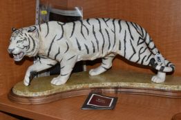 A BOXED FRANKLIN MINT HAND PAINTED PORCELAIN SCULPTURE, 'White Majesty' a depiction of a White