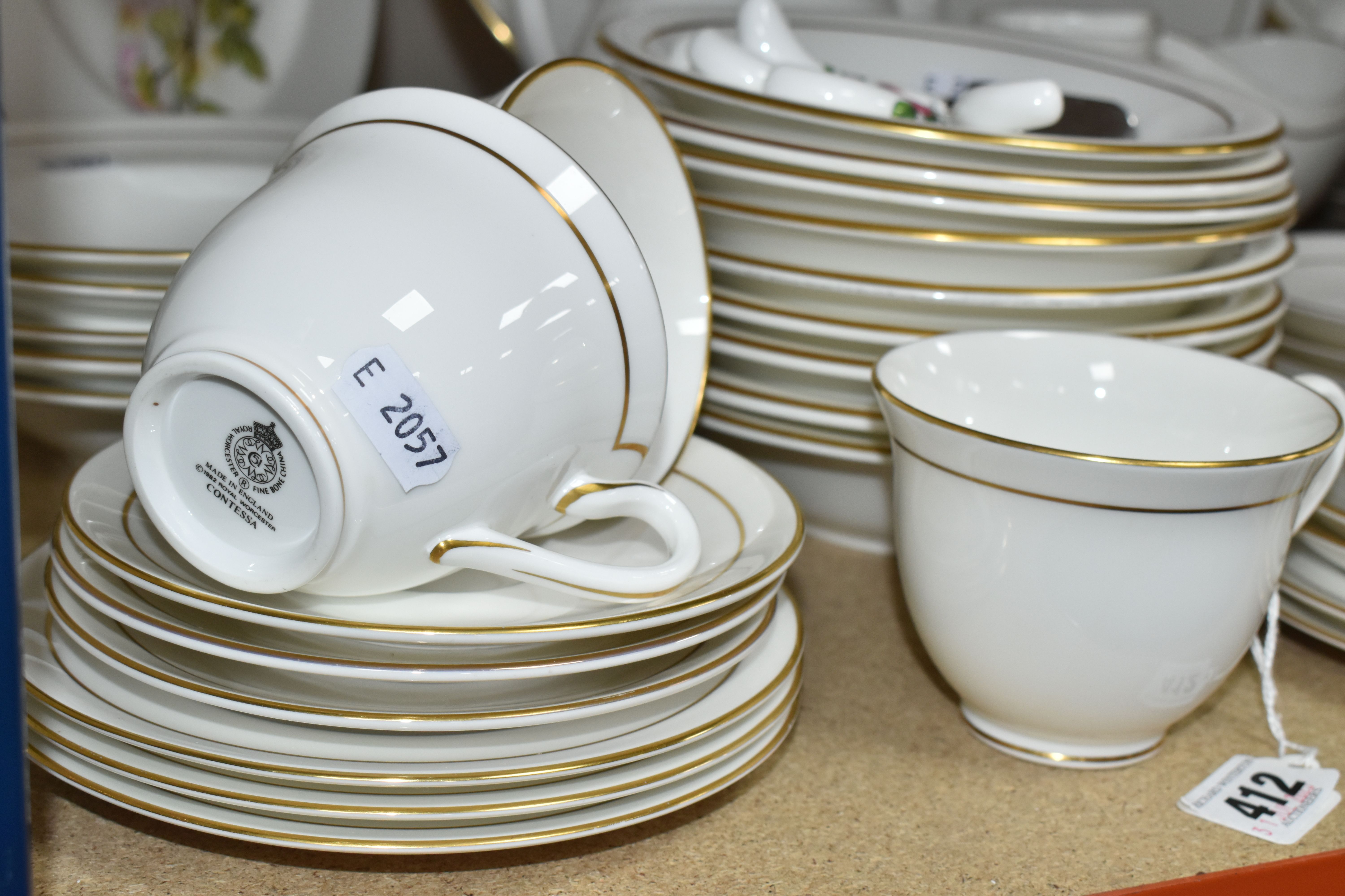 A QUANTITY OF ROYAL WORCESTER 'CONTESSA' DINNERWARE, comprising large meat plate, eight dinner - Image 4 of 8