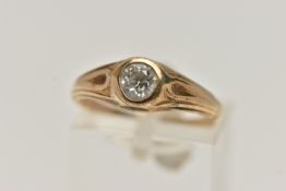 A YELLOW METAL SINGLE STONE DIAMOND RING, set with an old cut diamond, estimated diamond weight 0.