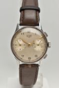 A GENTS 'HEUER' WRISTWATCH, manual wind, round silver dial signed 'Heuer', Arabic numerals, two