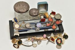 A BOX OF ASSORTED ITEMS, to include two silver lidded glass jars, two silver rings all with