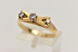 A THREE STONE DIAMOND RING, three round brilliant cut diamonds, approximate total diamond weight 0.