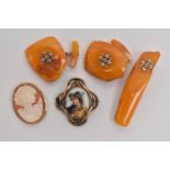 A CAMEO BROOCH, AMBER CUFFLINKS AND TIE CLIP WITH A ROLLED GOLD BROOCH, a yellow metal and shell