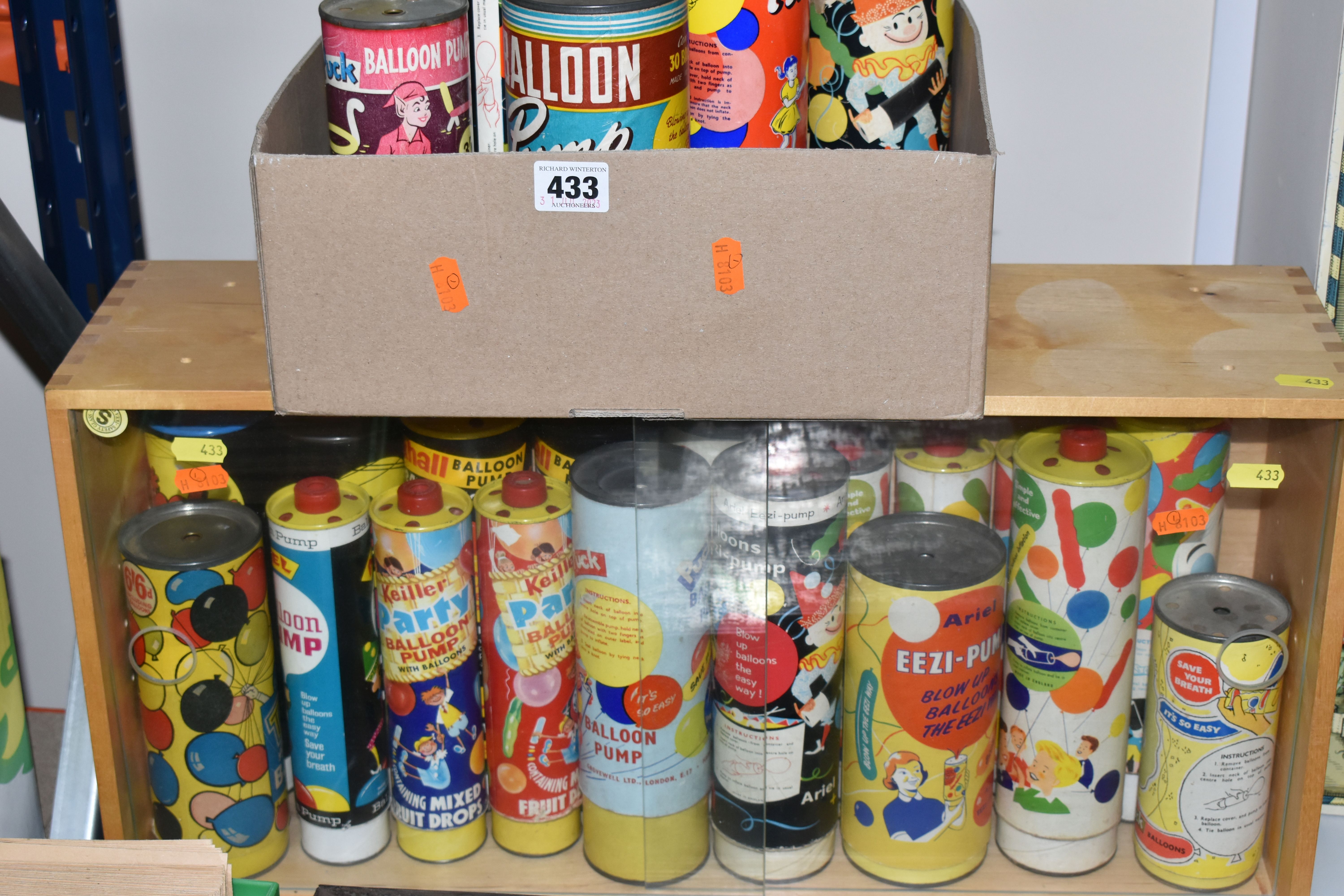 A DISPLAY CASE AND BOX CONTAINING TWENTY EIGHT SECOND HALF 20TH CENTURY BALLOON PUMPS, brands