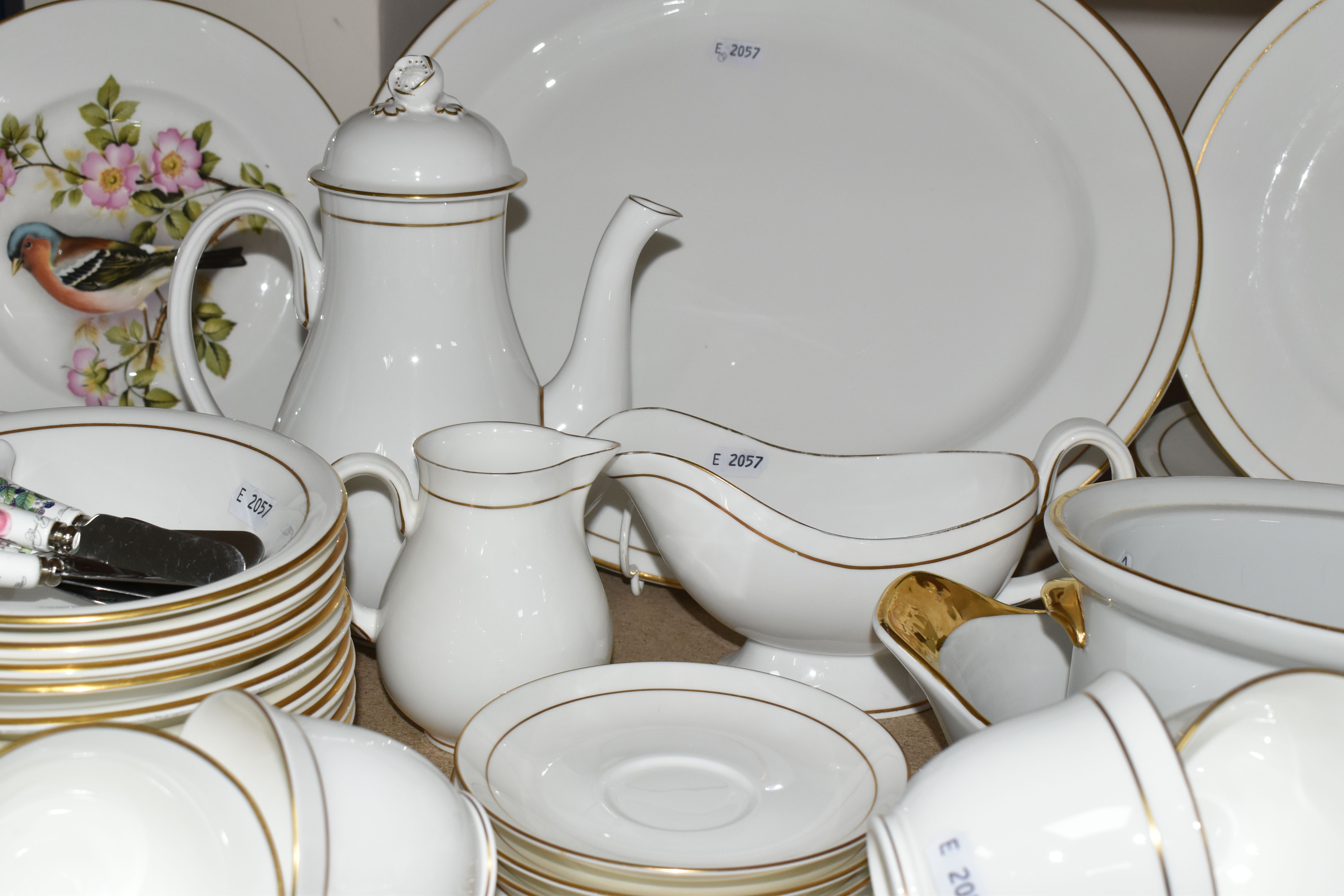 A QUANTITY OF ROYAL WORCESTER 'CONTESSA' DINNERWARE, comprising large meat plate, eight dinner - Image 5 of 8