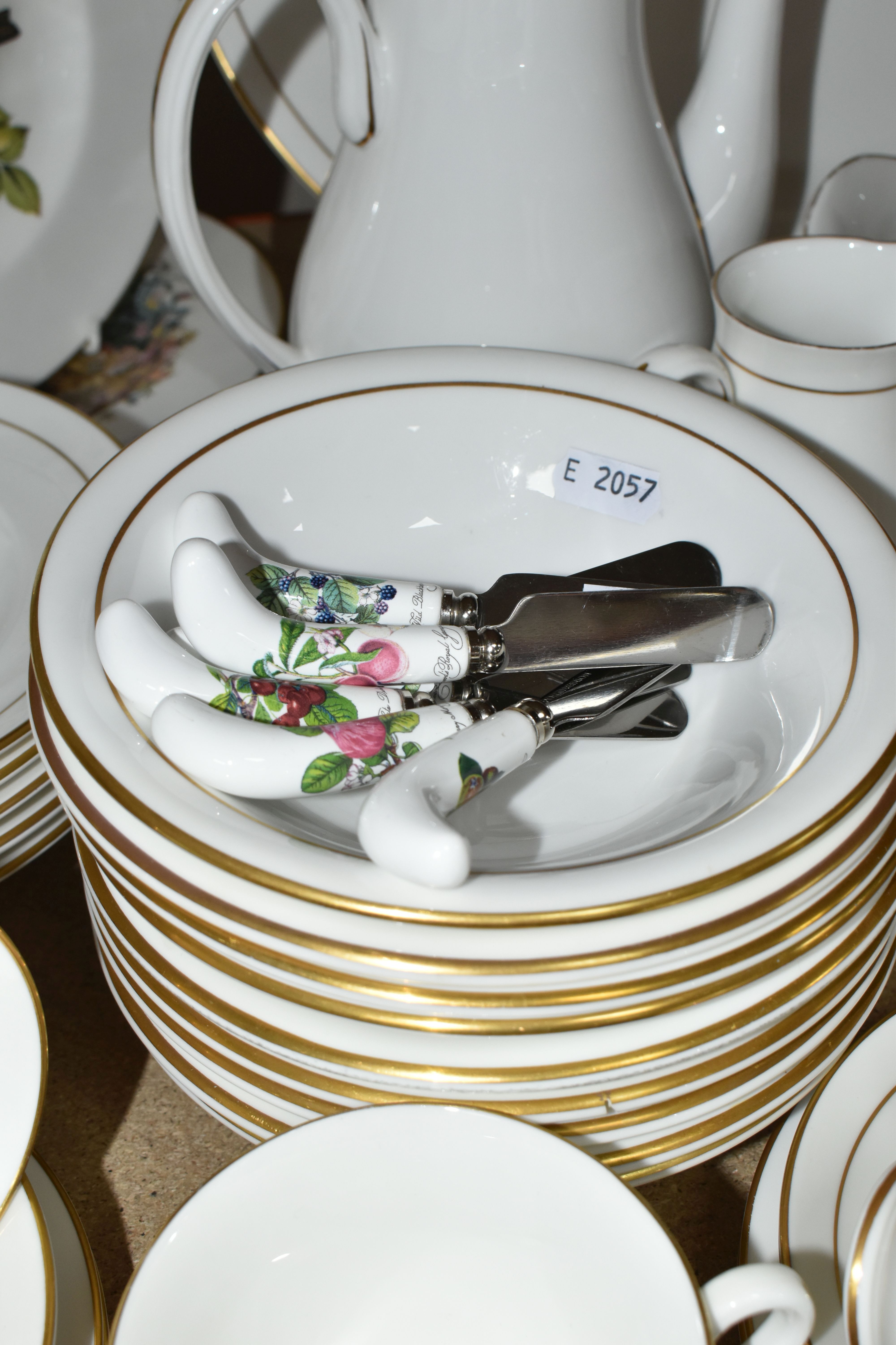 A QUANTITY OF ROYAL WORCESTER 'CONTESSA' DINNERWARE, comprising large meat plate, eight dinner - Image 2 of 8