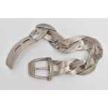 A 'GUCCI' BRACELET, white metal curved curb link bracelet, fitted with a buckle clasp, signed '
