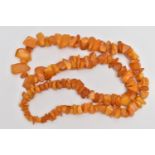 AN AMBER BEAD NECKLACE, graduating rough pieces of natural amber, length 680mm, approximate gross