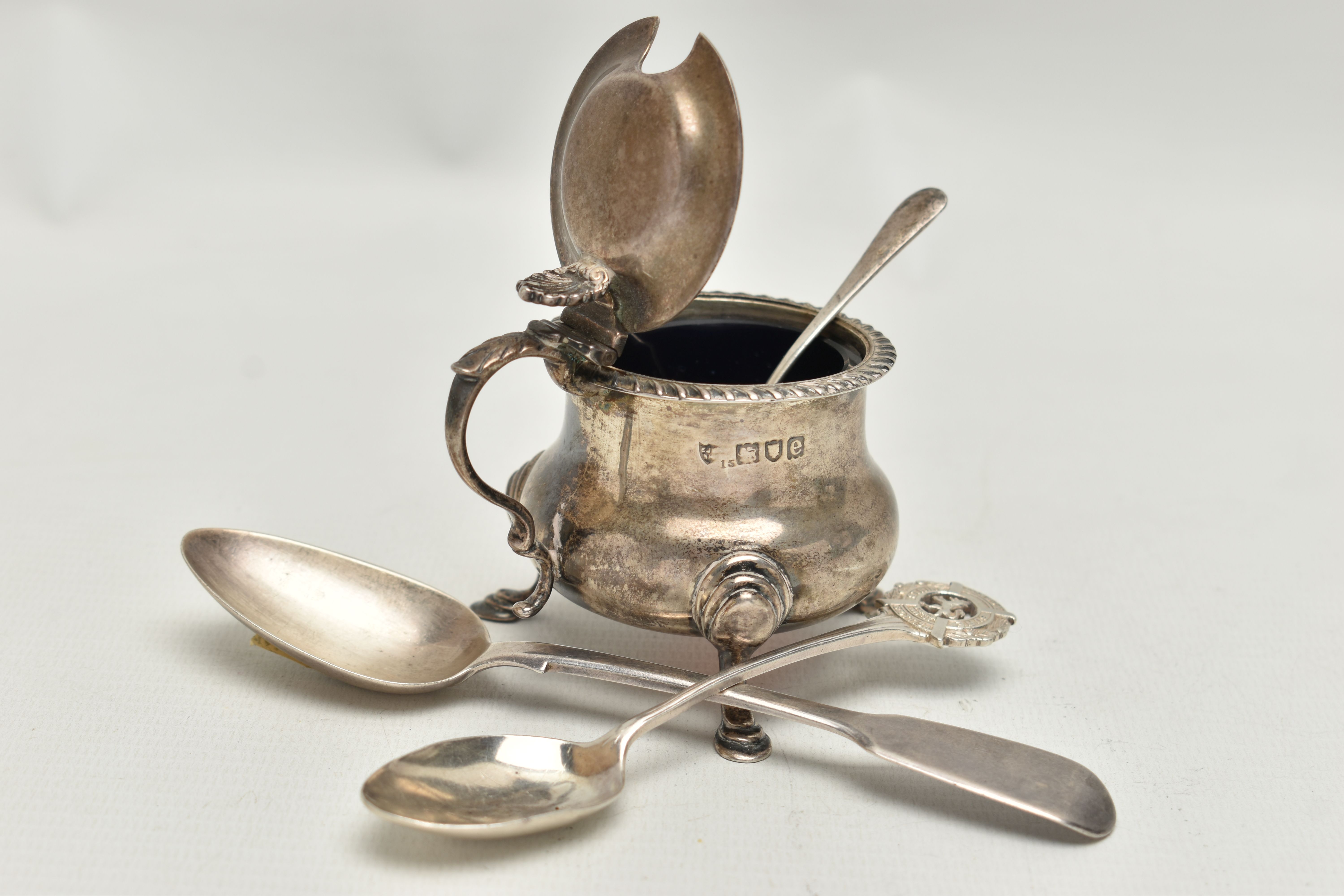 A LATE VICTORIAN SILVER MUSTARD POT AND TWO SILVER TEASPOONS, the silver mustard pot with three - Image 3 of 6