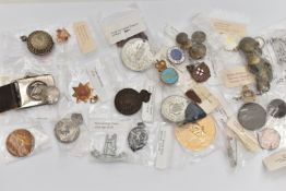 A SELECTION OF ENAMEL BADGES, MEDALIONS, BUTTONS, A COIN CASE AND A SCOUTS BELT BUCKLE, badges to