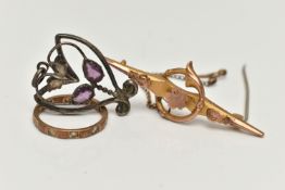 AN EARLY 20TH CENTURY BROOCH AND OTHER ITEMS, a yellow and rose metal floral bar brooch, stamped
