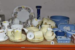A GROUP OF WEDGWOOD TEA WARE AND BLUE JASPERWARE, comprising a 'Lichfield' pattern W4156 tea set