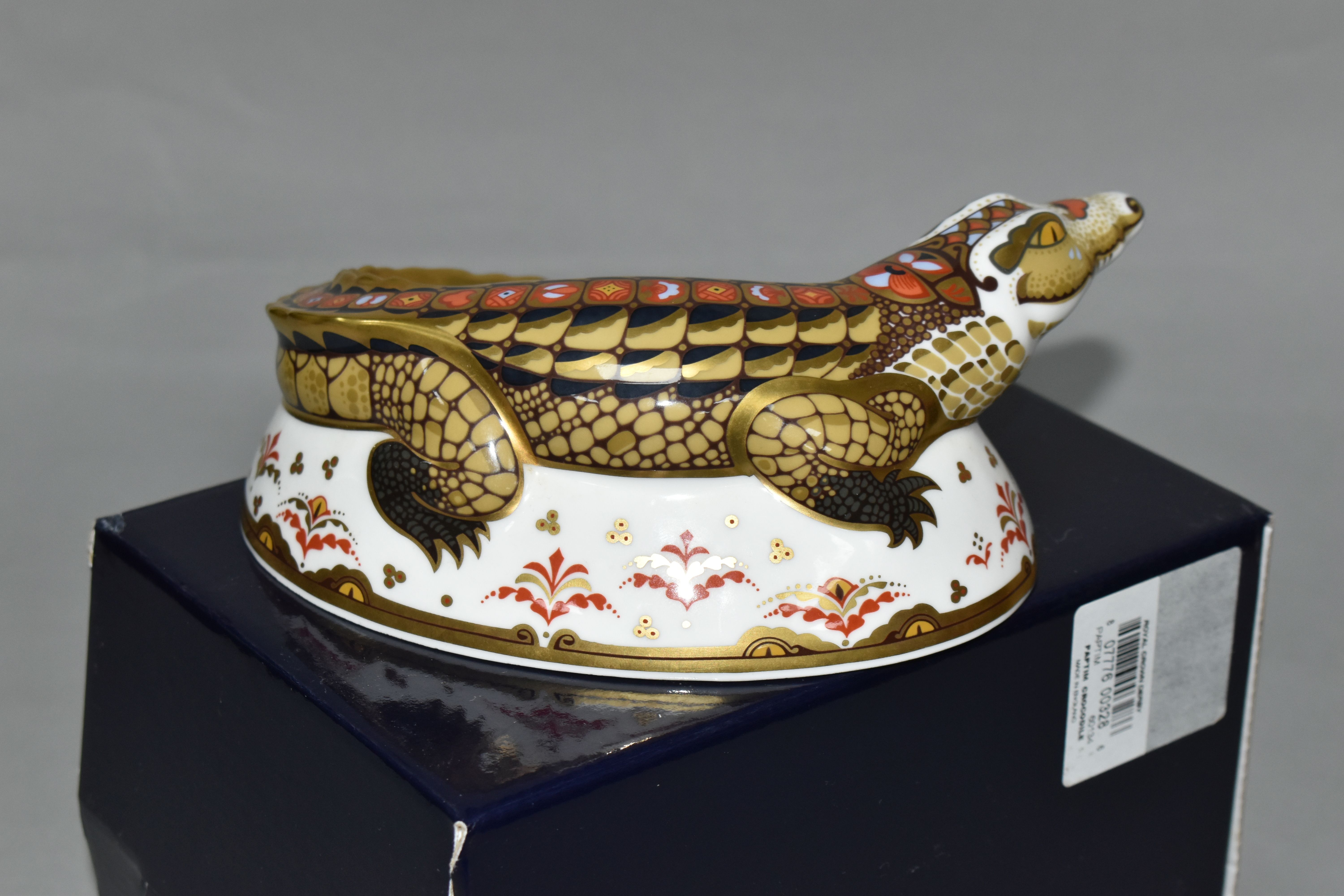 A BOXED ROYAL CROWN DERBY IMARI SIGNATURE EDITION CROCODILE PAPERWEIGHT, introduced 2002, gold - Image 2 of 4