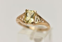 A 9CT GOLD CITRINE RING, yellow gold, set with a rectangular cut citrine, four claw set to the
