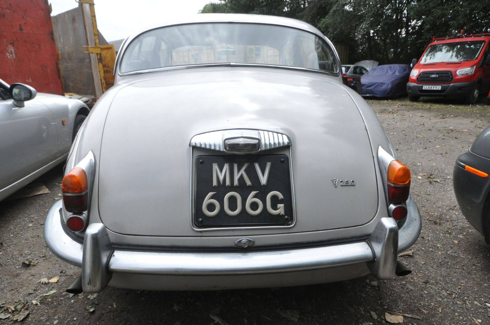 A 1968 DAIMLER V8 250 FOUR DOOR SALOON - MKV 606G - This vehicle was first registered in November - Image 6 of 20