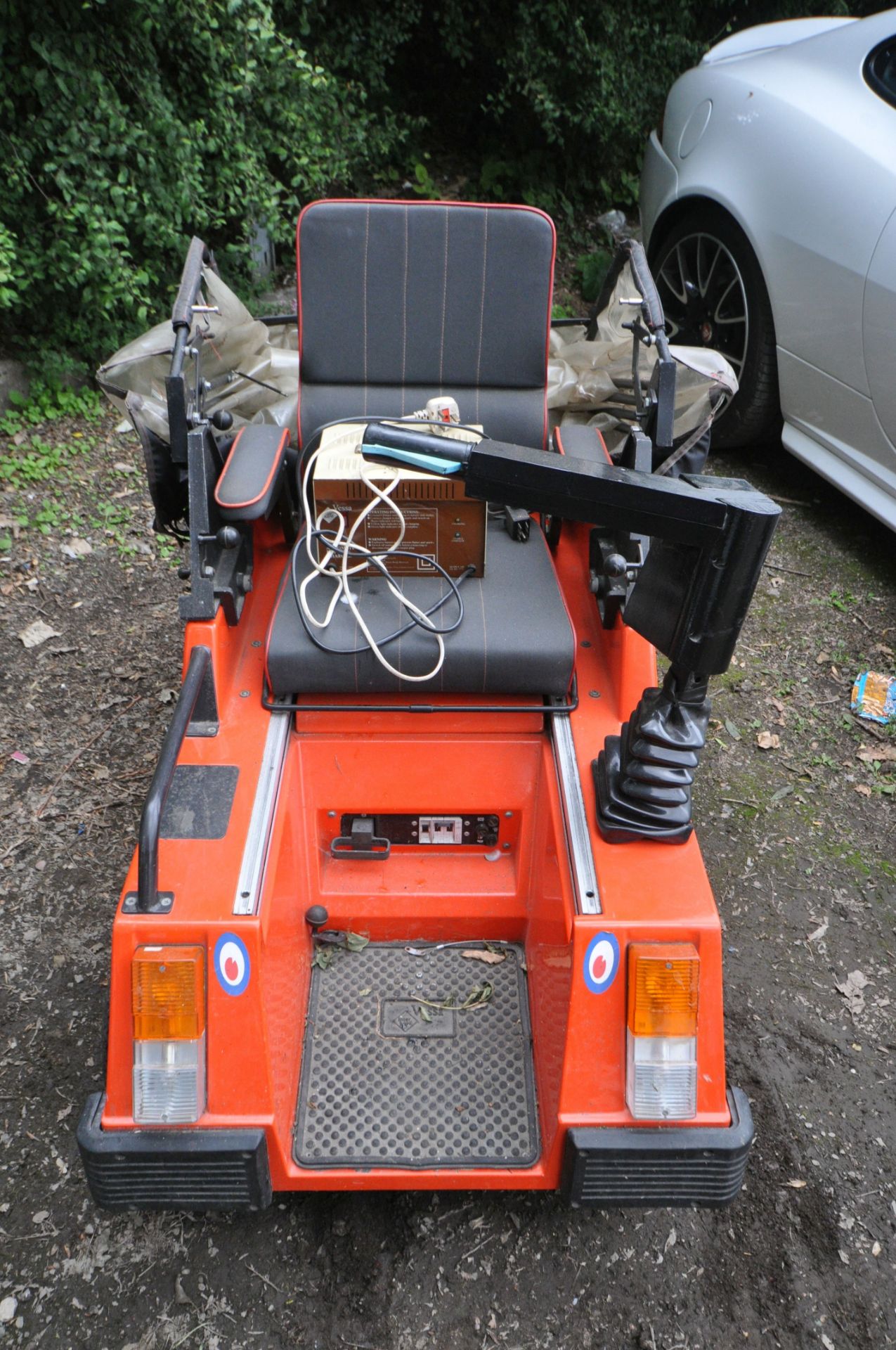 A CLASSIC 1984 VESSA TREKKA ORANGE MOBILITY SCOOTER, with rain cover and charger (untested) ( - Image 4 of 6