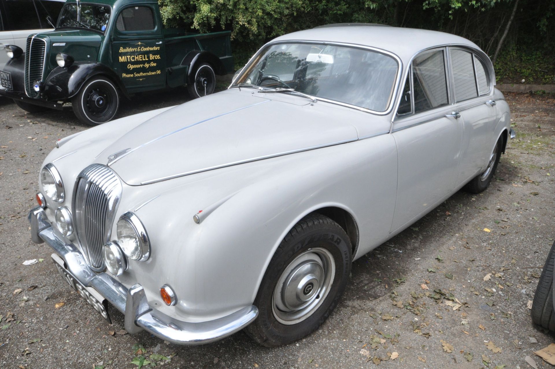 A 1968 DAIMLER V8 250 FOUR DOOR SALOON - MKV 606G - This vehicle was first registered in November