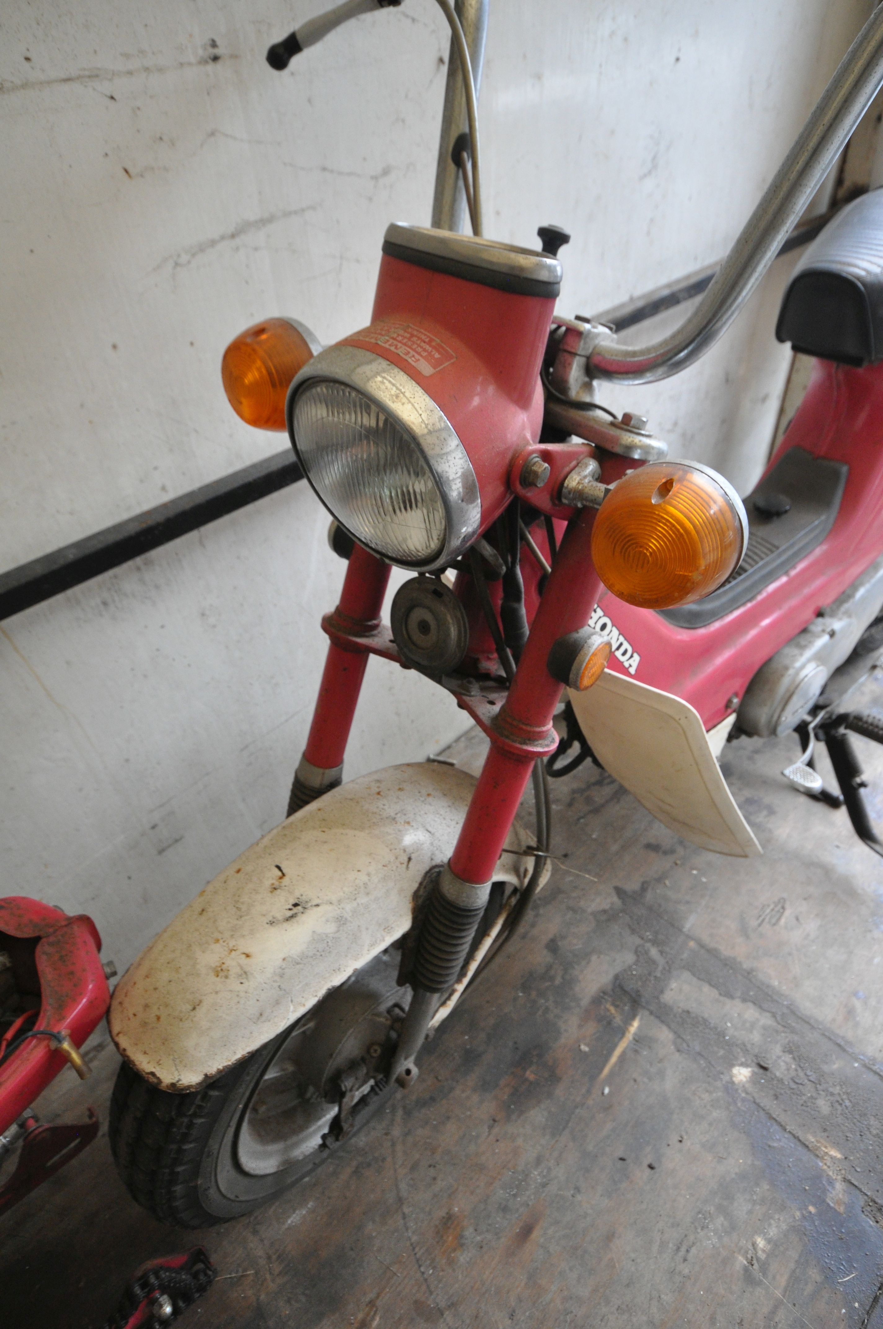 A 1976 HONDA CHALY - OEH 22P - This moped registered in June 1976, it has a 72cc petrol engine, No - Image 11 of 18