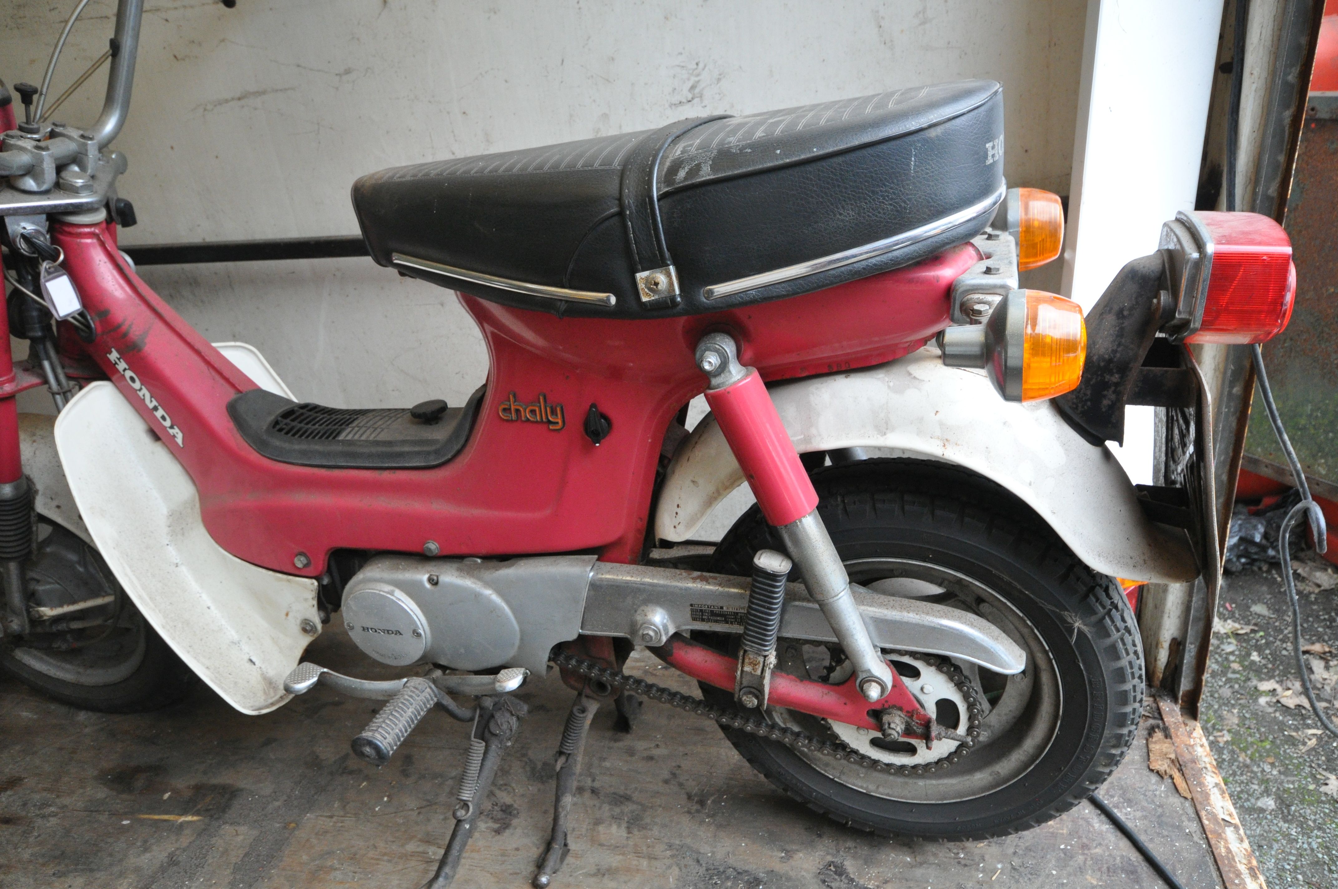 A 1976 HONDA CHALY - OEH 22P - This moped registered in June 1976, it has a 72cc petrol engine, No - Image 4 of 18