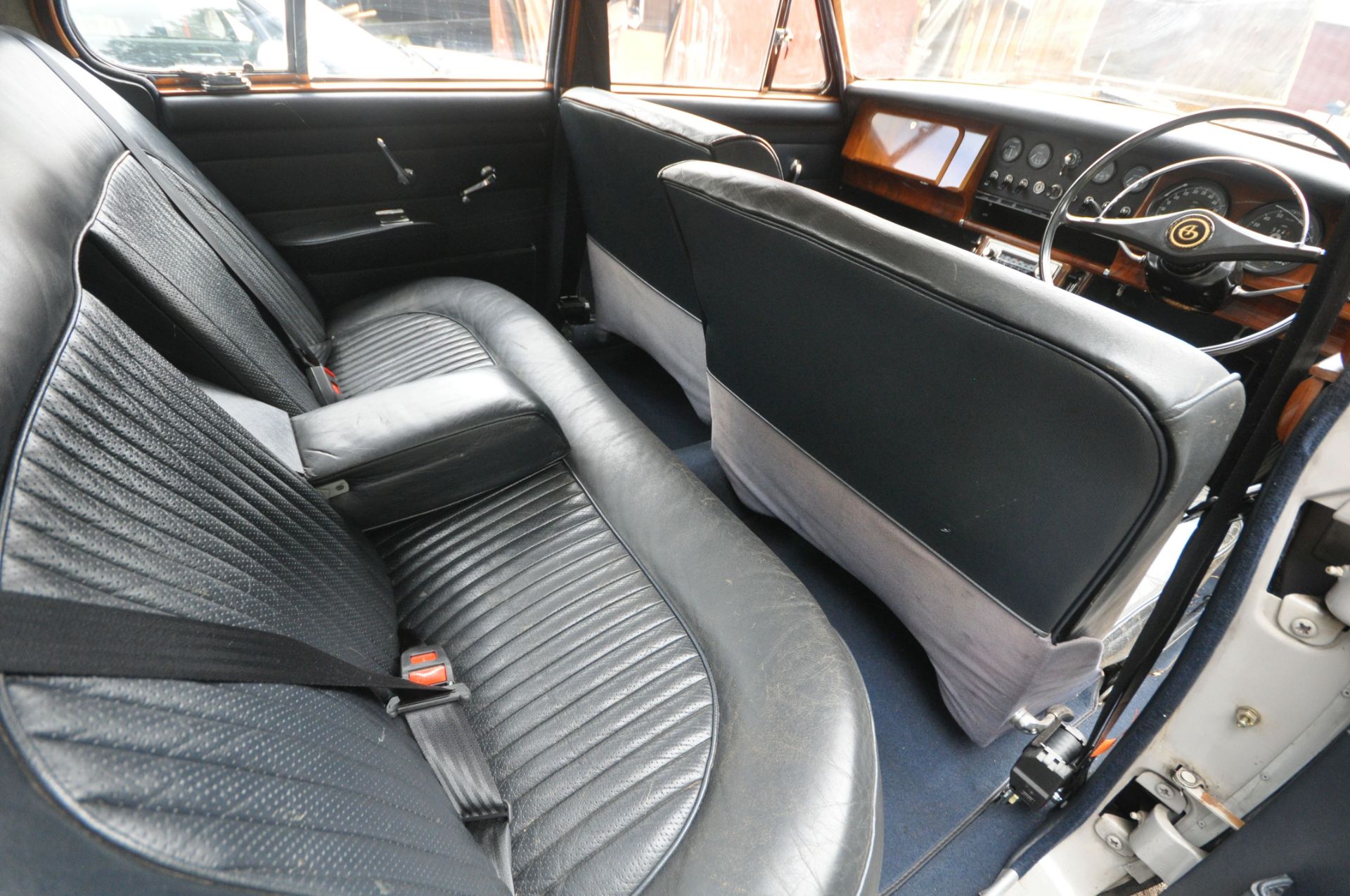 A 1968 DAIMLER V8 250 FOUR DOOR SALOON - MKV 606G - This vehicle was first registered in November - Image 8 of 20