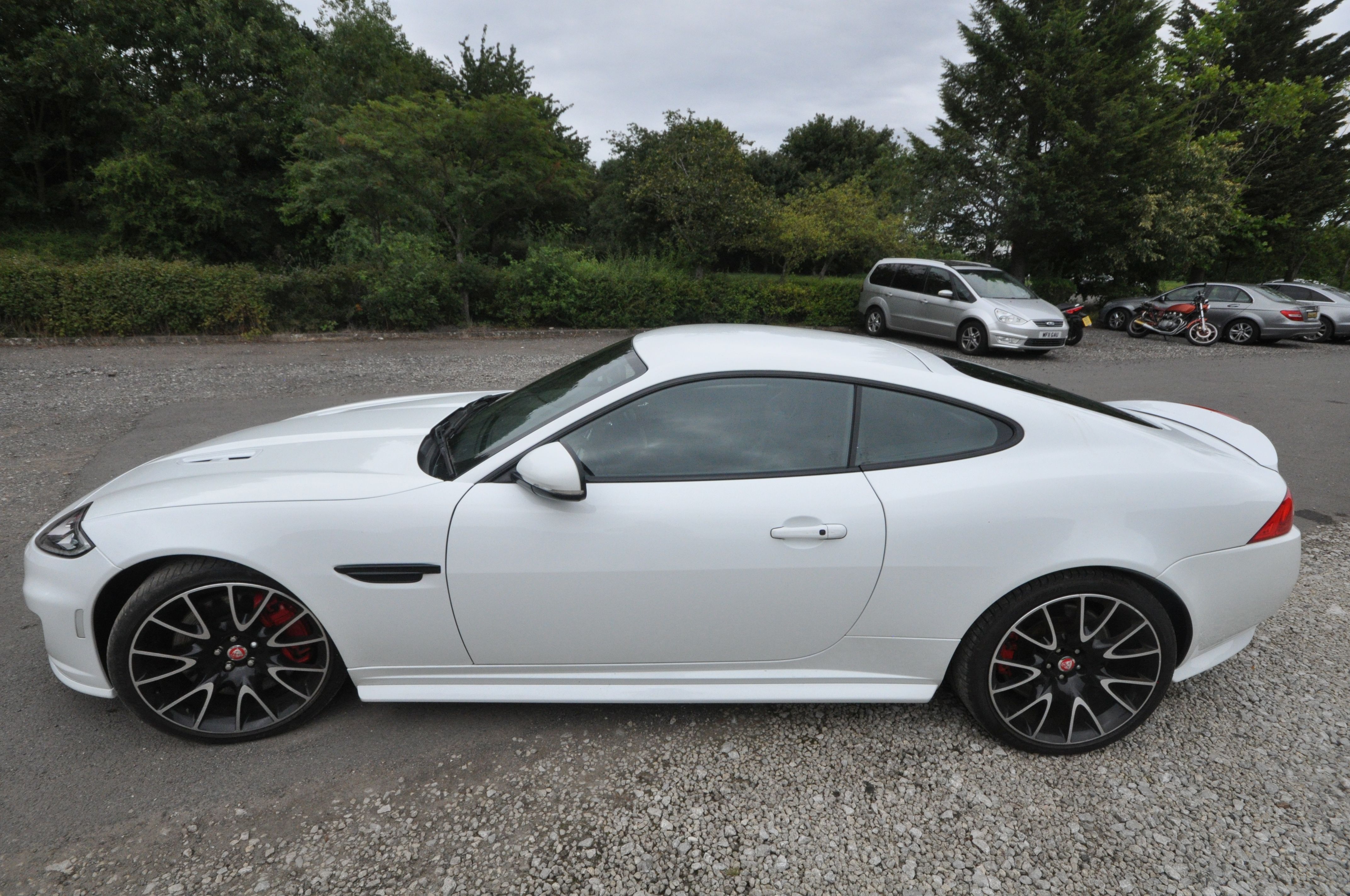 A 2014 JAGUAR XK DYNAMIC R AUTO COUPE - OW14 DUV - This vehicle was first registered in July 2014. A - Image 4 of 11