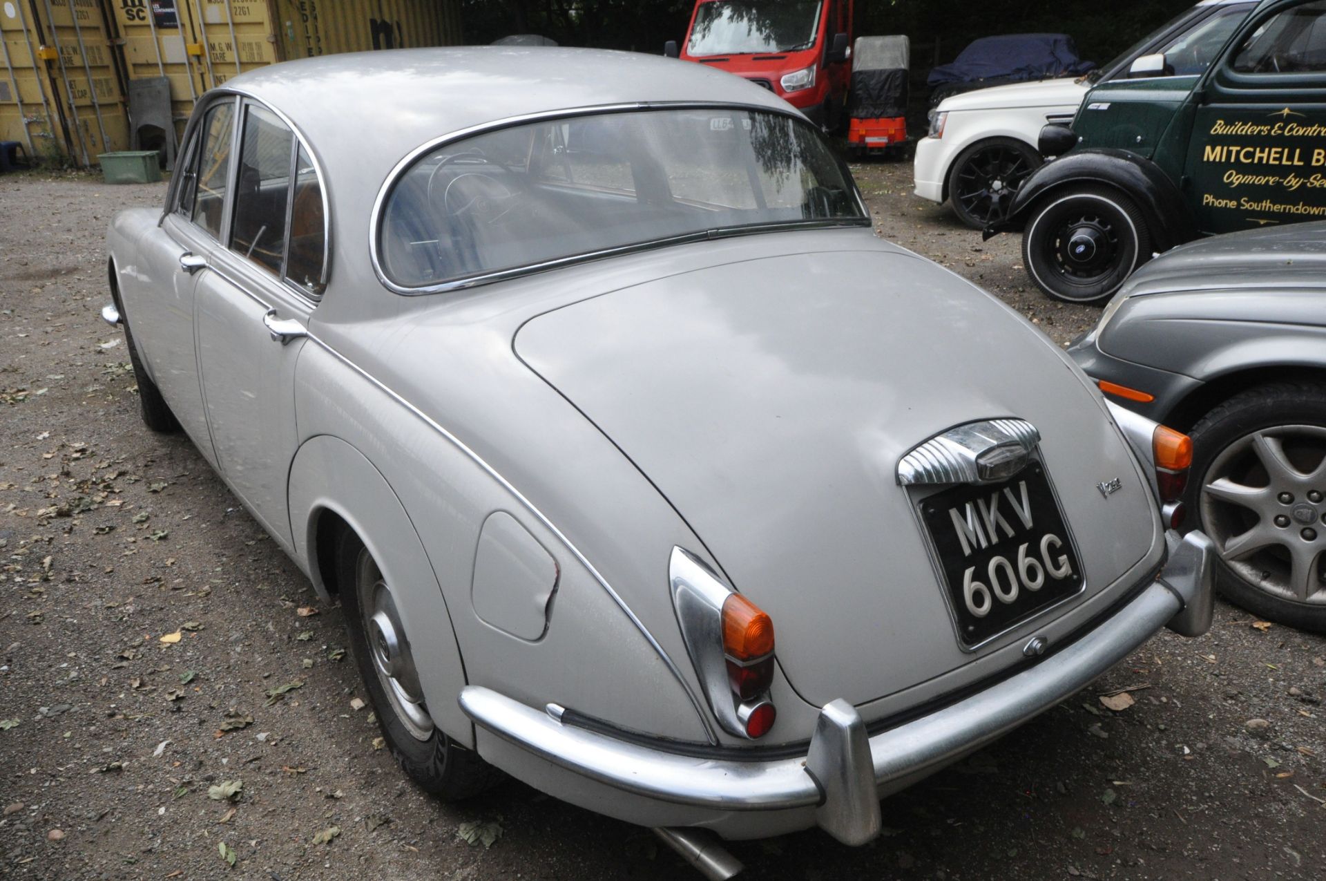 A 1968 DAIMLER V8 250 FOUR DOOR SALOON - MKV 606G - This vehicle was first registered in November - Image 5 of 20