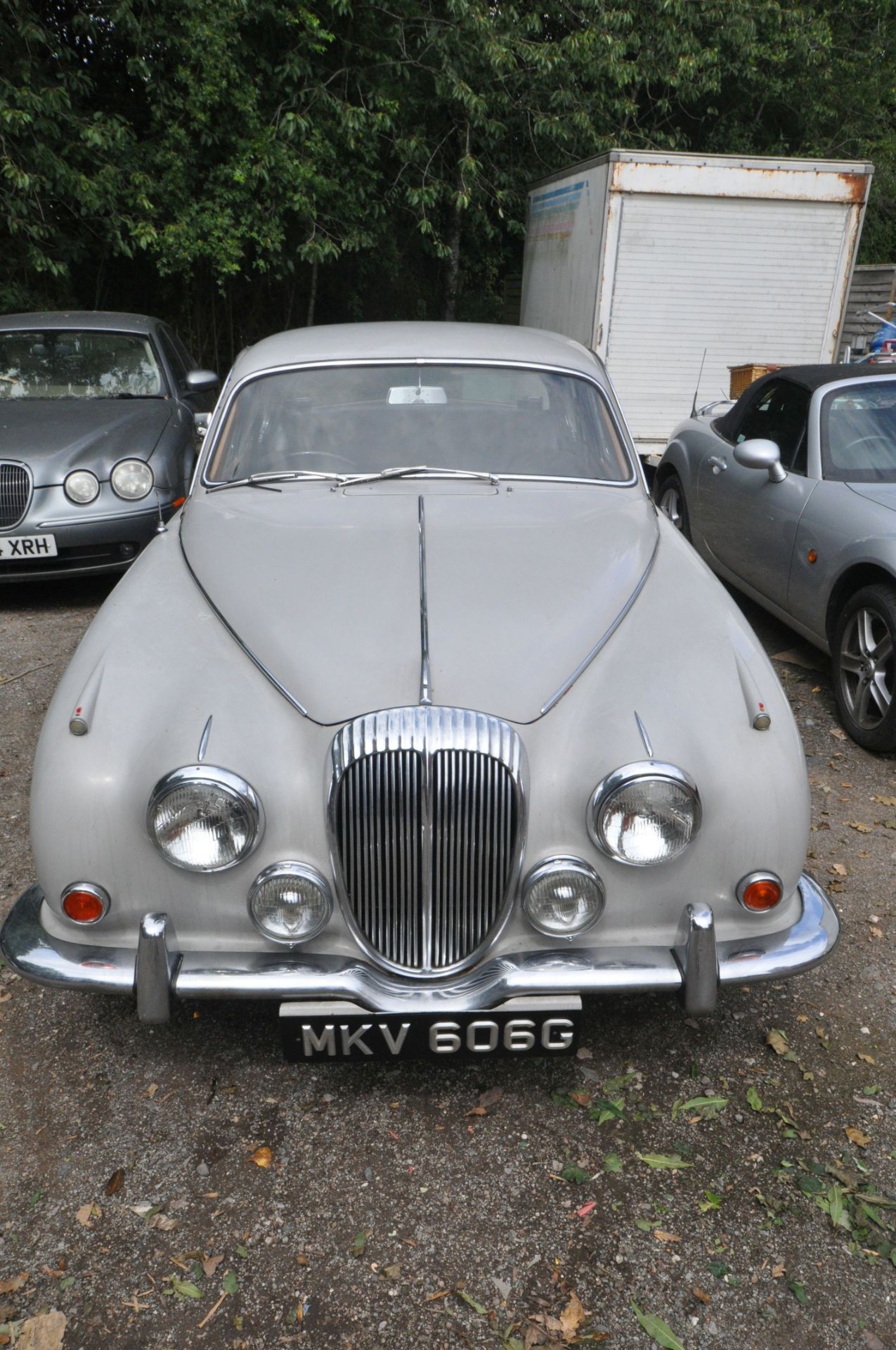 A 1968 DAIMLER V8 250 FOUR DOOR SALOON - MKV 606G - This vehicle was first registered in November - Image 2 of 20