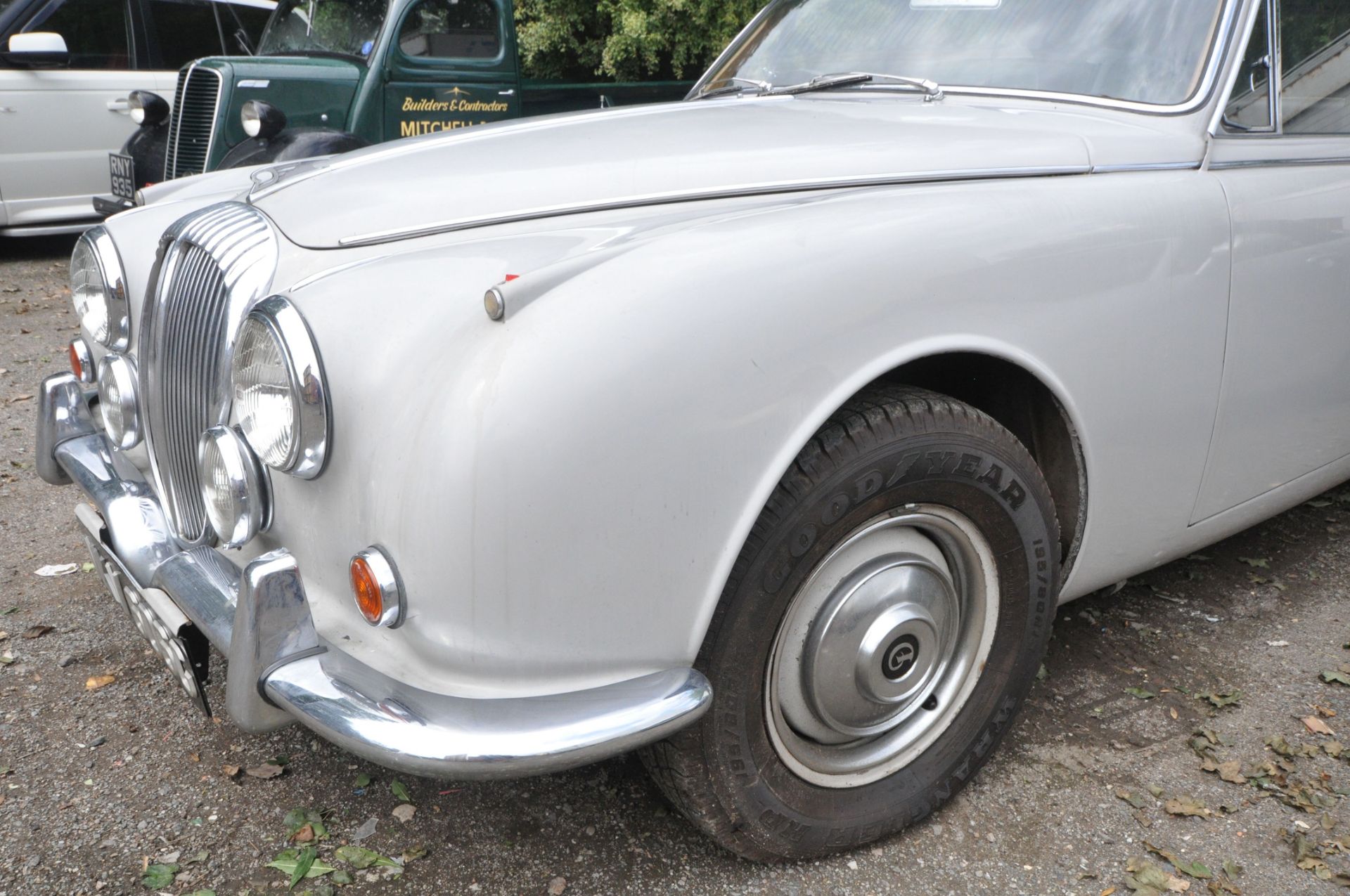 A 1968 DAIMLER V8 250 FOUR DOOR SALOON - MKV 606G - This vehicle was first registered in November - Image 4 of 20
