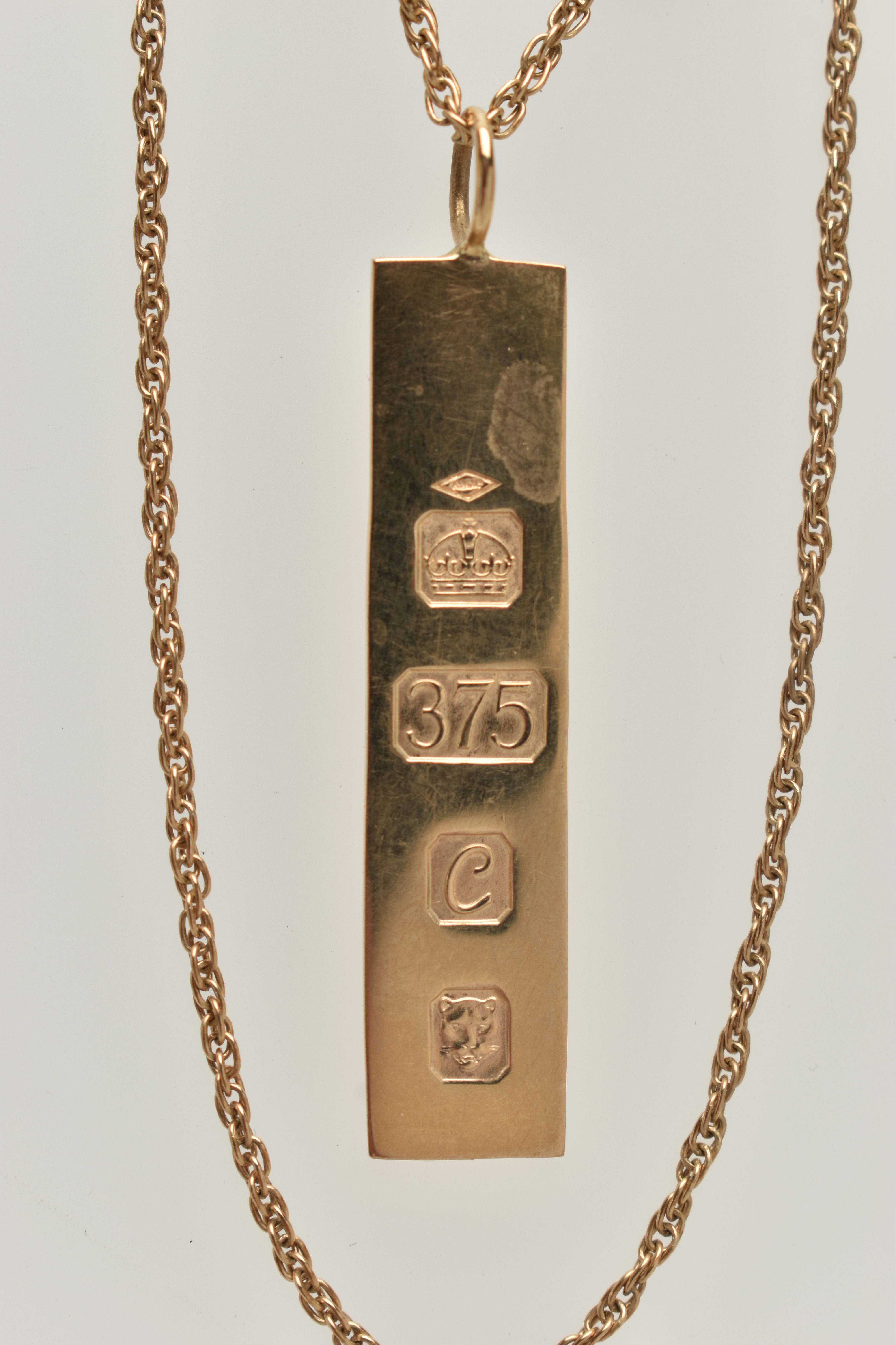 A 9CT GOLD INGOT PENDANT AND CHAIN, rectangular ingot hallmarked 9ct London 1977, fitted with a jump - Image 2 of 3