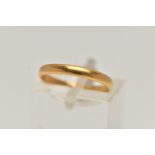 A 22CT GOLD BAND RING, a small polished band, approximate width 2.5mm, hallmarked 22ct Birmingham,